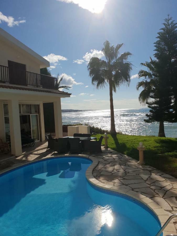 Villa On The First Line Péjia Kültér fotó